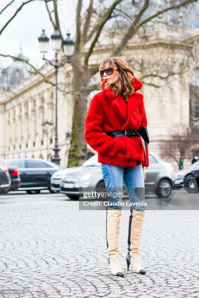 Street Style : Day Eight - Paris Fashion Week Womenswear Fall/Winter 2017/2018