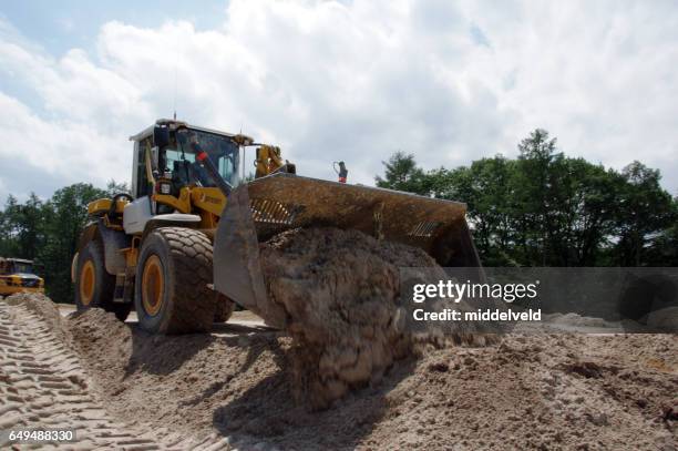 road construction in the country - kustlijn stock pictures, royalty-free photos & images