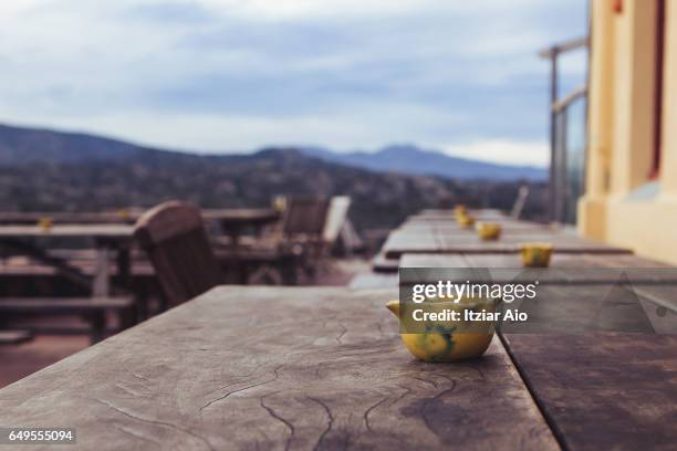 ceramic bowl on a rustic wooden table - garden table stock-fotos und bilder