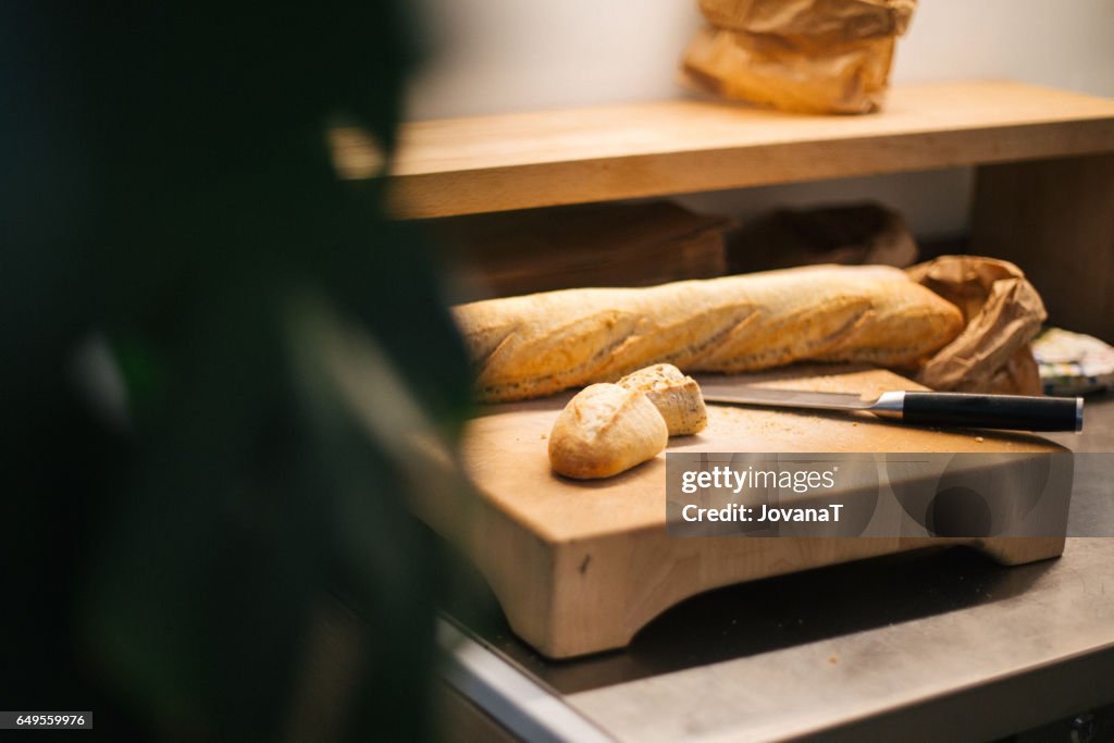 Preparing bread for serving
