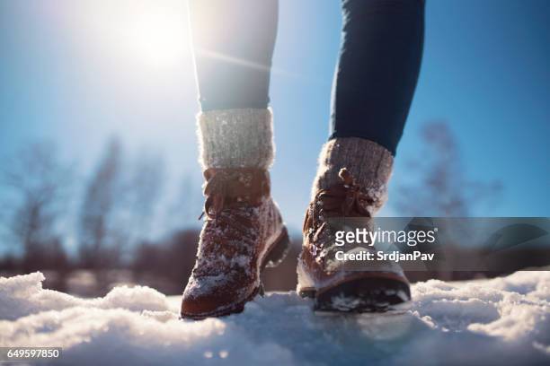 walking the mountains - winter stock-fotos und bilder