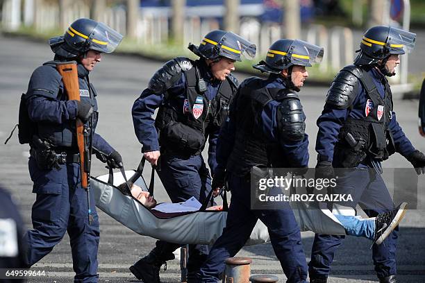 Tank Riot Officer 2,971 Crs (Riot Police) Stock Photos, High-Res Pictures, and Images ...
