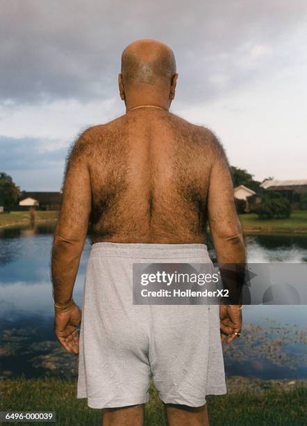 man with hairy back - hairy back man - fotografias e filmes do acervo