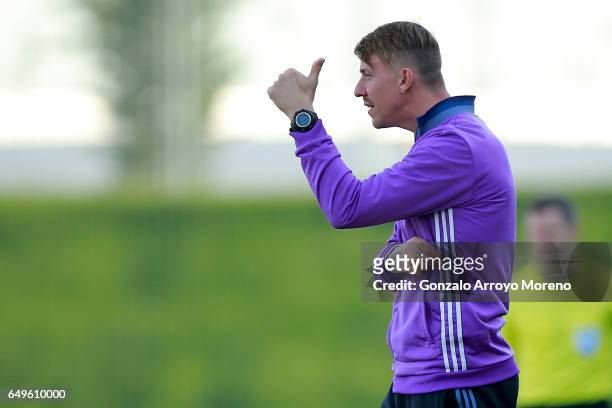 Head coach Jose Maria Gutierrez alias Guti of Real Madrid CF thumbs up during the UEFA Youth League Quarter Final match between Real Madrid CF and...