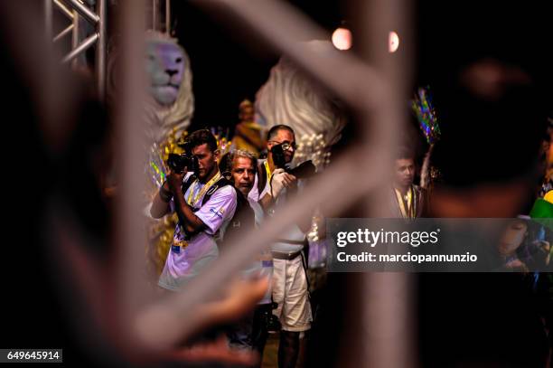 brazilian carnival. parade of the samba school água na boca on avenida princesa isabel, in ilhabela, brazil, on february 28, 2017. - água stock pictures, royalty-free photos & images