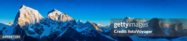 snow capped peaks panorama high altitude himalaya mountain wilderness nepal - gokyo valley stock pictures, royalty-free photos & images