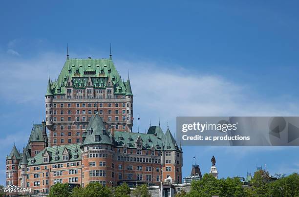 chateau frontenac hotel against blue sky, quebec city, quebec, canada - chateau frontenac hotel - fotografias e filmes do acervo