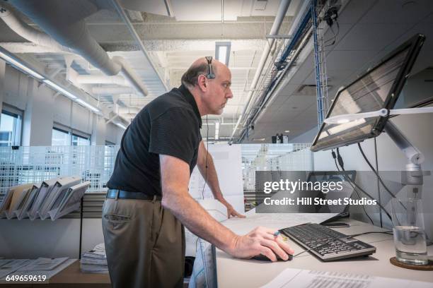 Computer User Profile Cubicle Photos and Premium High Res Pictures ...