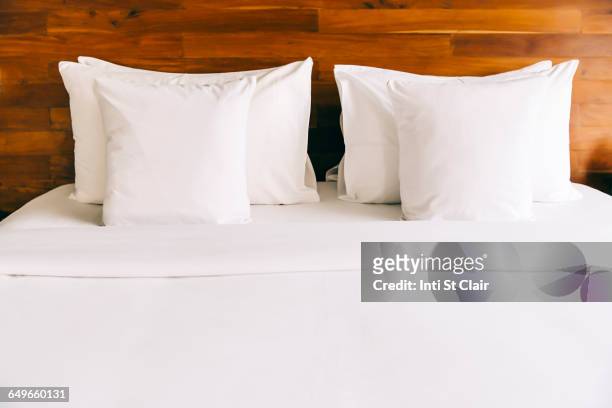 empty bed in modern hotel room - sheet bedding stock-fotos und bilder
