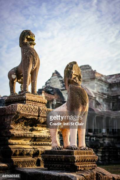 statues at angkor wat ruins, siem reap, cambodia - angkor wat stock pictures, royalty-free photos & images