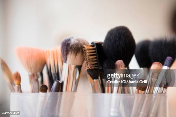 close up of makeup brushes - sminkborste bildbanksfoton och bilder