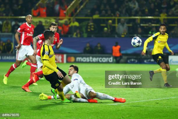 Christian Pulisic of Borussia Dortmund shoots and scores hot teams second goal during the UEFA Champions League Round of 16 second leg match between...