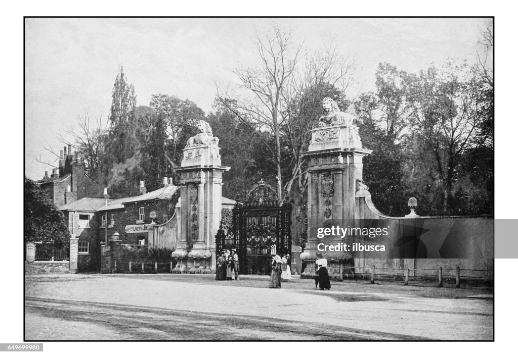 Antique London's photographs: Hampton court palace, Lion gates