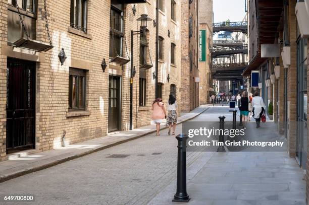 shad thames, london - bermondsey stock pictures, royalty-free photos & images