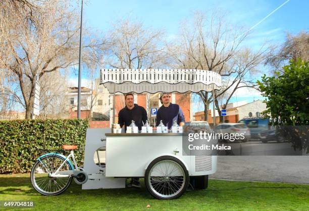 アイスクリームのカート - ワゴン ストックフォトと画像