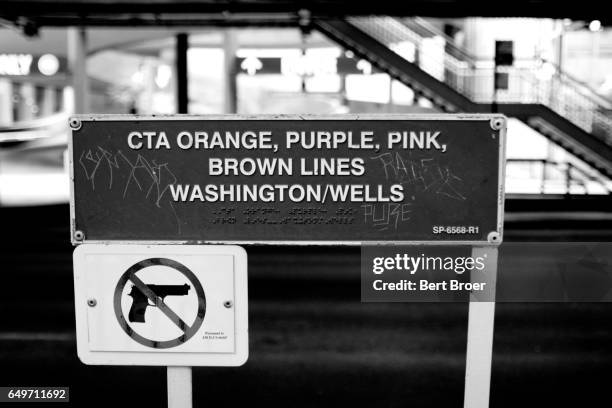 a sign showing that guns are not allowed, in black and white - pink pistols stock-fotos und bilder