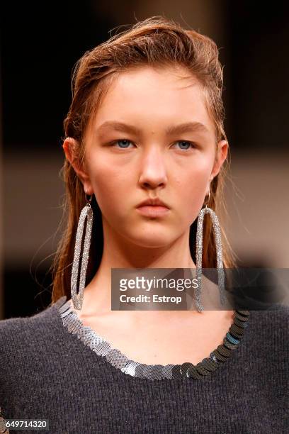 Hairstyle detail at the runway during Christopher Kane show at the London Fashion Week February 2017 collections on February 20, 2017 in London,...