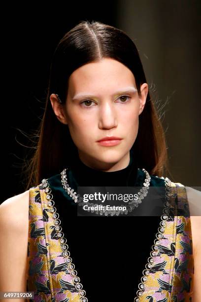 Hairstyle detail at the runway during Mary Katrantzou show at the London Fashion Week February 2017 collections on February 19, 2017 in London,...