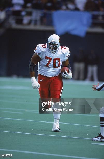 Shelton of the Arizona Cardinals runs with the ball during the game against the Philadelphia Eagles at the Veterans Stadium in Philadelphia,...