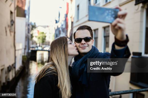 244点の外国人 白人 女性 男性 屋外 秋 冬 カップル 子供のストックフォト Getty Images 244点の外国人 白人 女性 男性 屋外 秋 冬 カップル 子供のストックフォト Getty Images