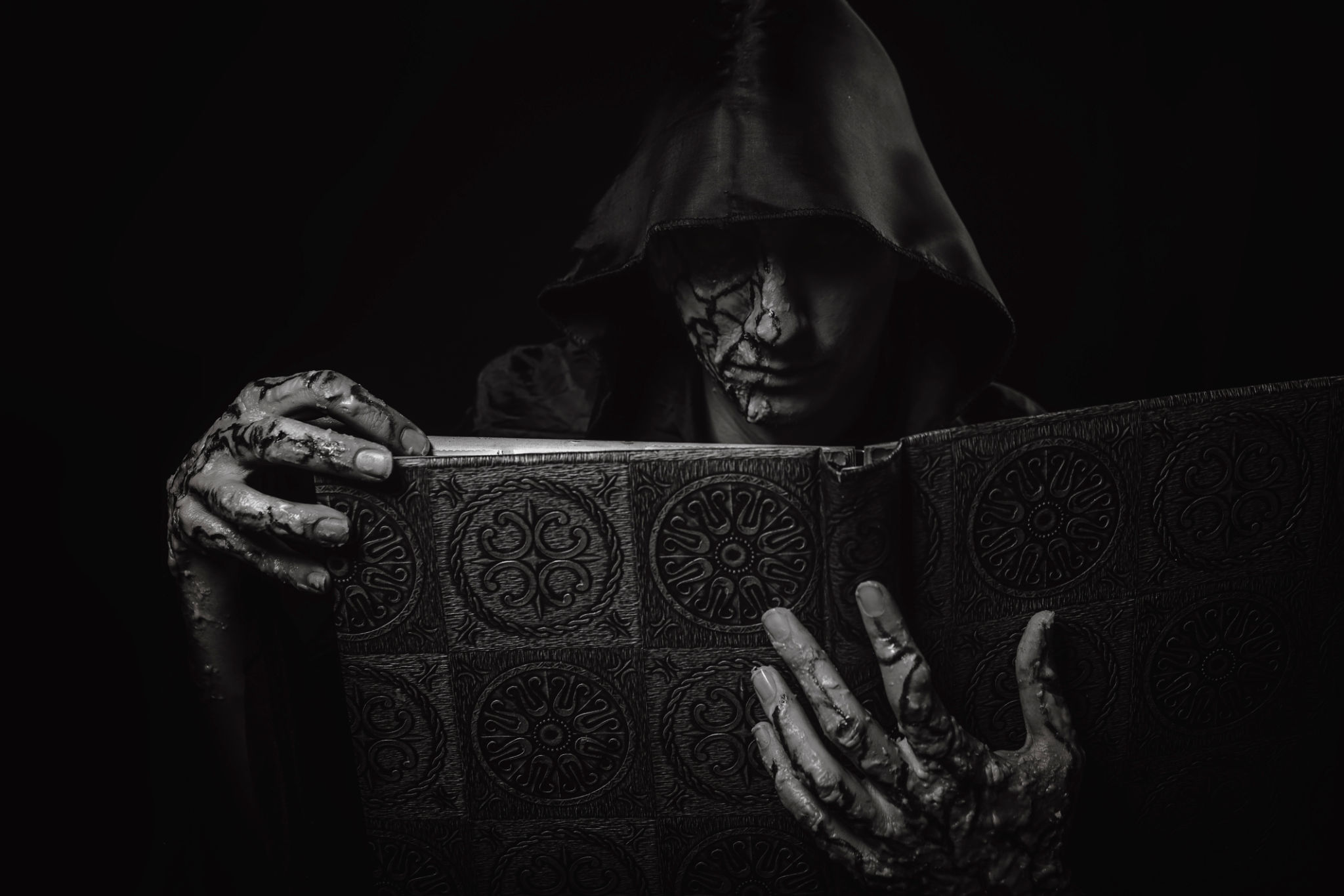 Dark warlock casting spells Dark warlock casting spells