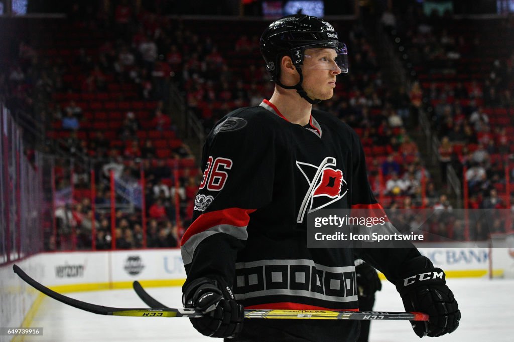 NHL: MAR 03 Coyotes at Hurricanes