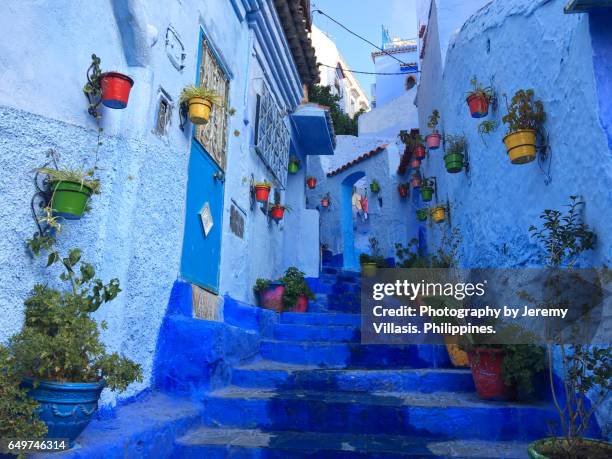 callejon el asri, chefchaouen - chefchaouen medina stock pictures, royalty-free photos & images