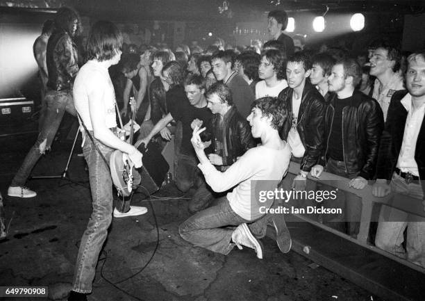 Punk Fans Punk Rock Crowd Photos and Premium High Res Pictures - Getty Images