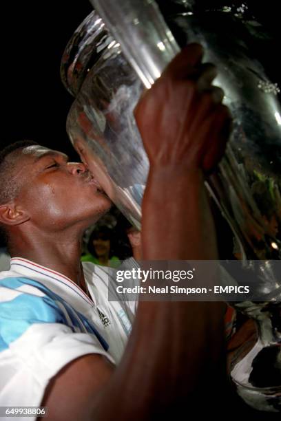MARCEL DESAILLY, OLYMPIQUE MARSEILLE, WITH THE CUP AFTER BEATING AC MILAN