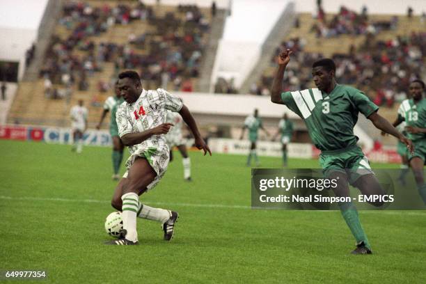 Nigeria's Daniel Amokachi and Zambia's Elija Litana .