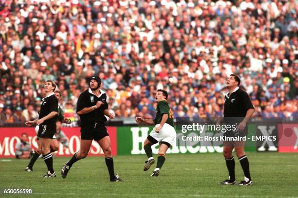 South Africa's Joel Stransky drops the winning goal against New Zealand