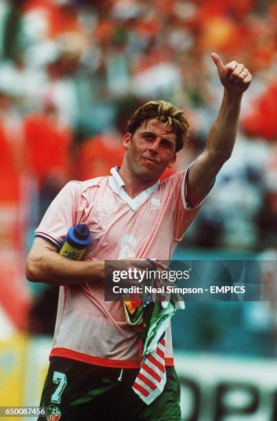 Andy Townsend, Eire, salutes the fans after leaving the match with heat exhaustion.