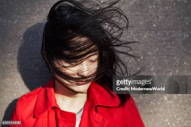 a beautiful lady's head shot in the wind - asian hair stock-fotos und bilder