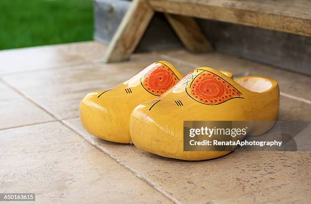 traditional wooden dutch clogs - clogs - fotografias e filmes do acervo