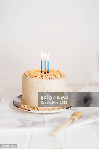 birthday cake with three candles - geburtstagstorte stock-fotos und bilder
