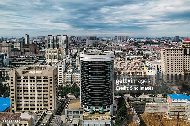 general view of shijiazhuang city - provinz hebei stock-fotos und bilder