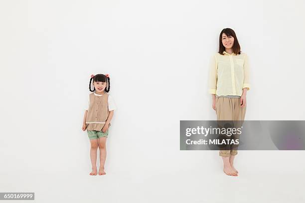 smile of japanese women and girls - beautiful barefoot girls imagens e fotografias de stock