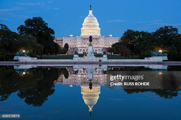 united states capitol by night, washington, usa - capitol hill fotografías e imágenes de stock