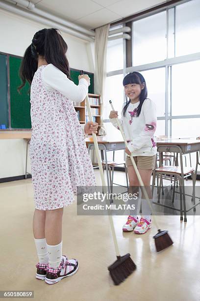 japanese elementary school students to clean - sweeping landscape stock pictures, royalty-free photos & images