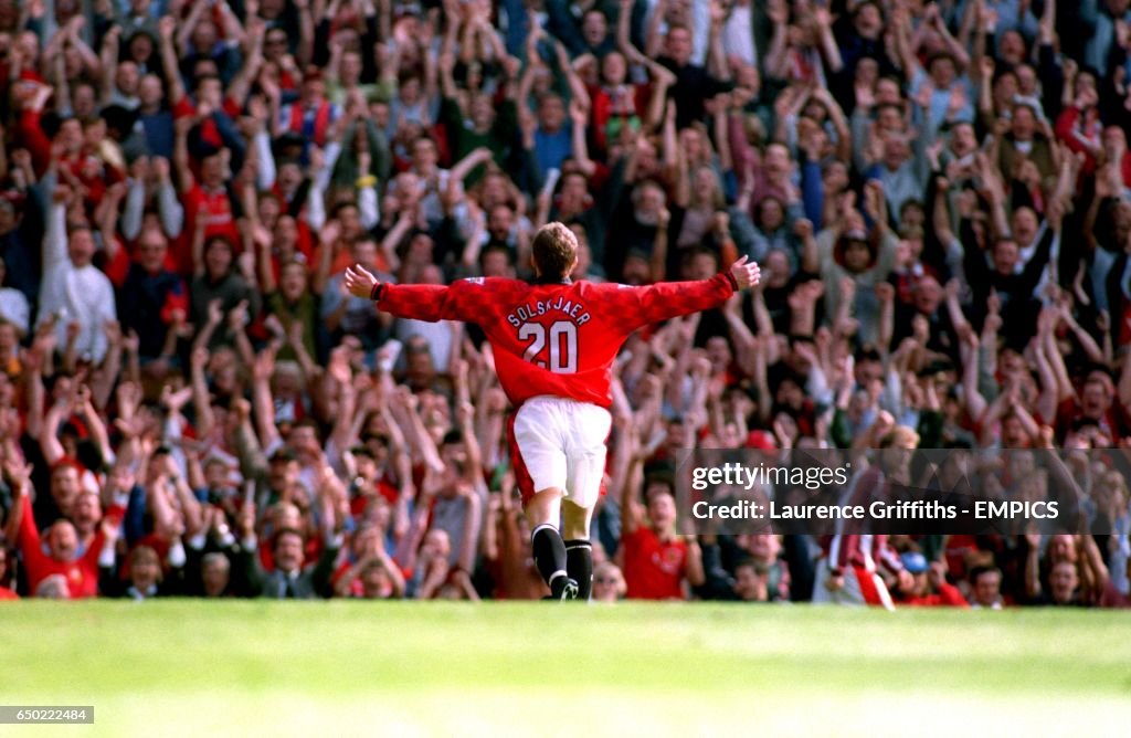 Soccer - FA Carling Premiership - Manchester United v Nottingham Forest