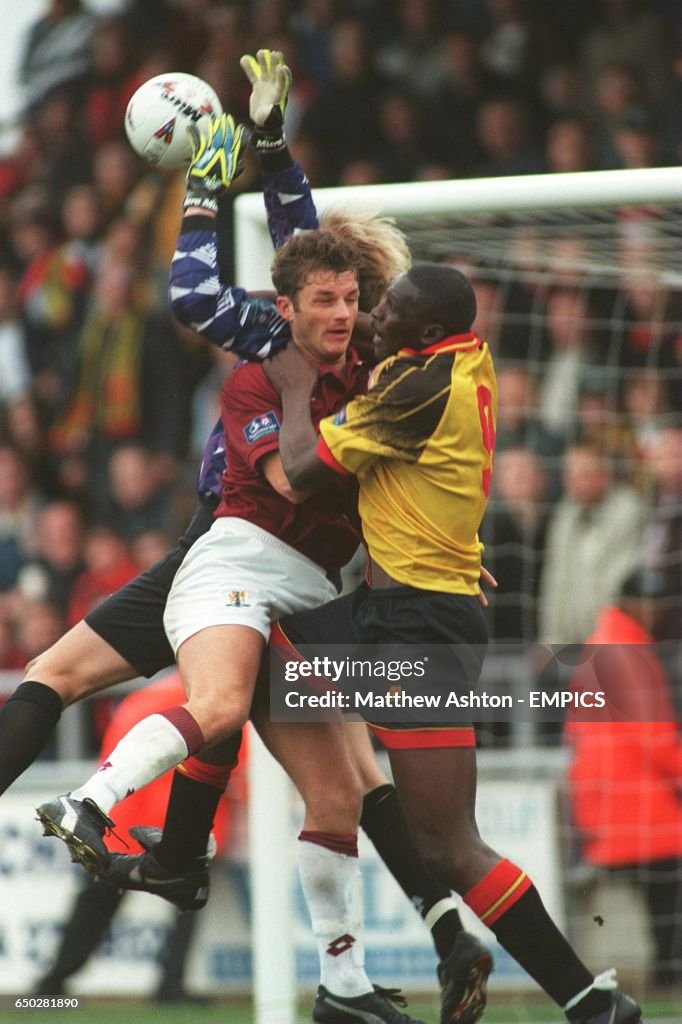 Soccer - AXA FA Cup - First Round - Northampton Town v Watford