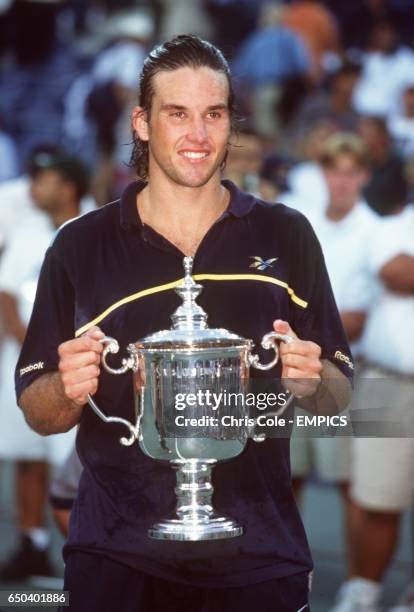 Pat Rafter Trophy 930 Patrick Rafter Photos Stock Photos, High-Res Pictures, and Images ...