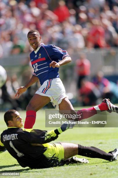 France's Thierry Henry shoots past Paraguay goalkeeper Jose Luis Chilavert
