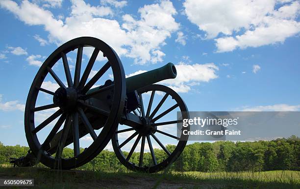 civil war cannon. - fredericksburg stock pictures, royalty-free photos & images