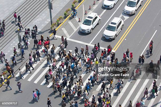 crowd crossing street. - the bund foto e immagini stock