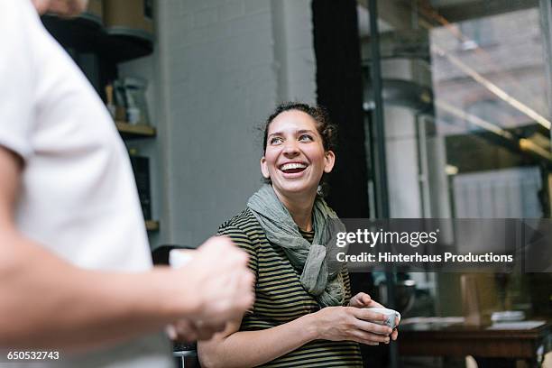 pregnant coffee  roaster enjoying a moment - selective focus imagens e fotografias de stock