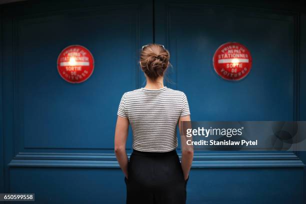 portrait of woman against blue wall with red lights - rückansicht stock-fotos und bilder