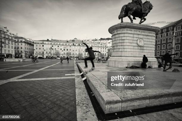 eislaufen in lissabon - praca de figueria stock-fotos und bilder