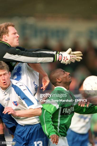 S Abdul Sule tries to control the ball under pressure from B93 goalkeeper Nicolas Nielsen