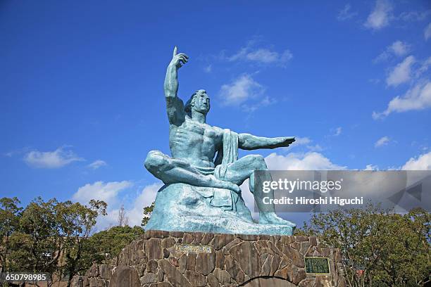 nagasaki peace park, japan - japanese statue imagens e fotografias de stock